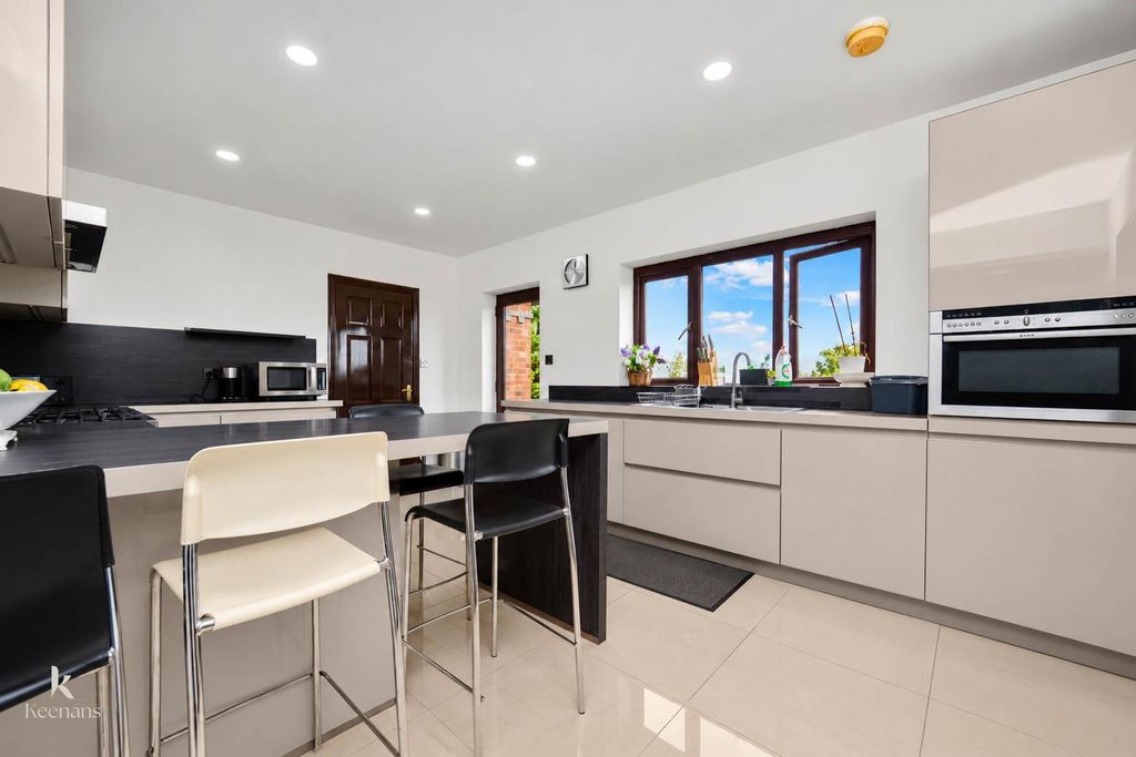 Property photo 3 of 51 Kings Causeway_-35.Jpg