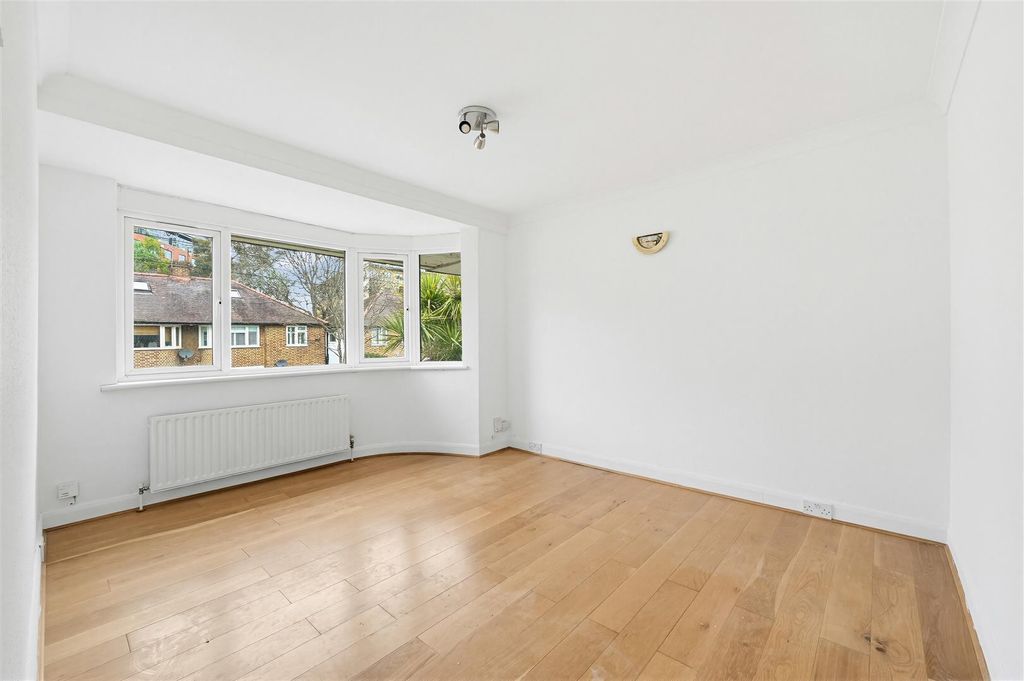 Property photo 3 of 9
