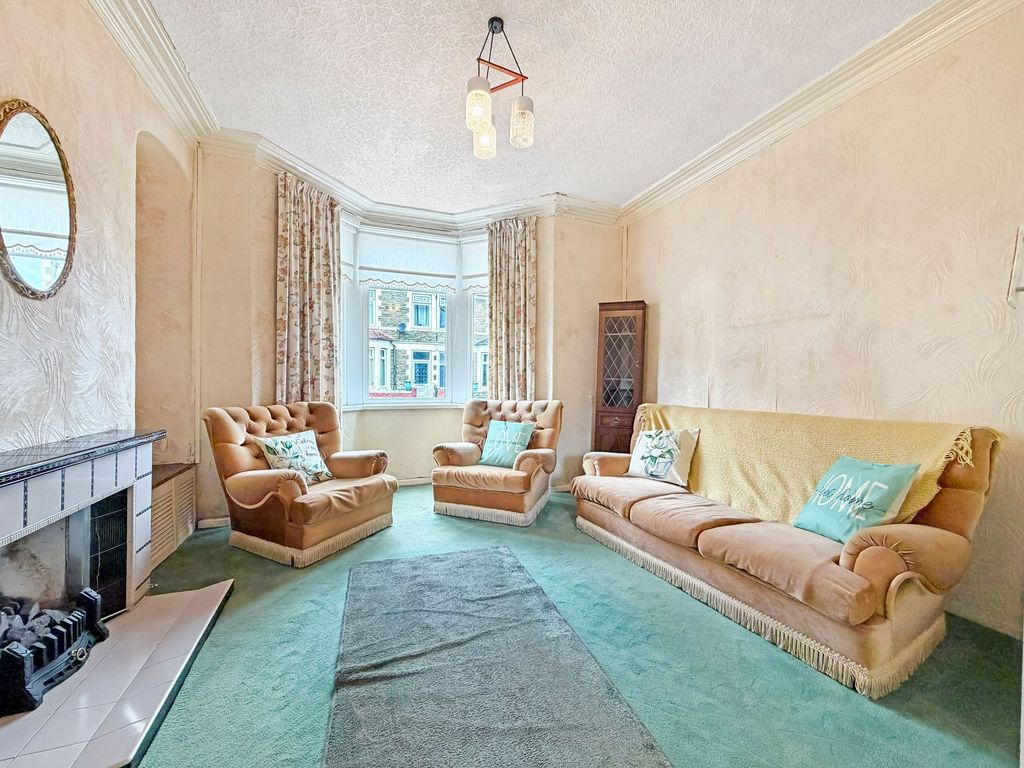 Property photo 2 of 24