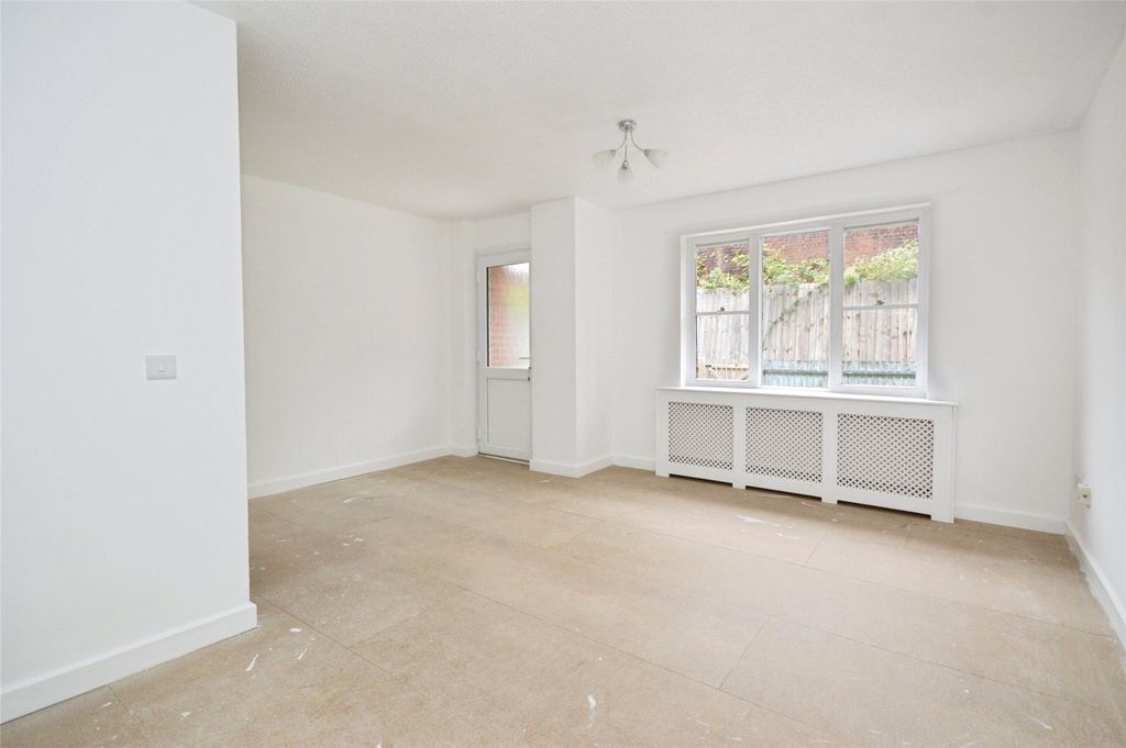 Property photo 3 of 8 3 - Picture No. 26