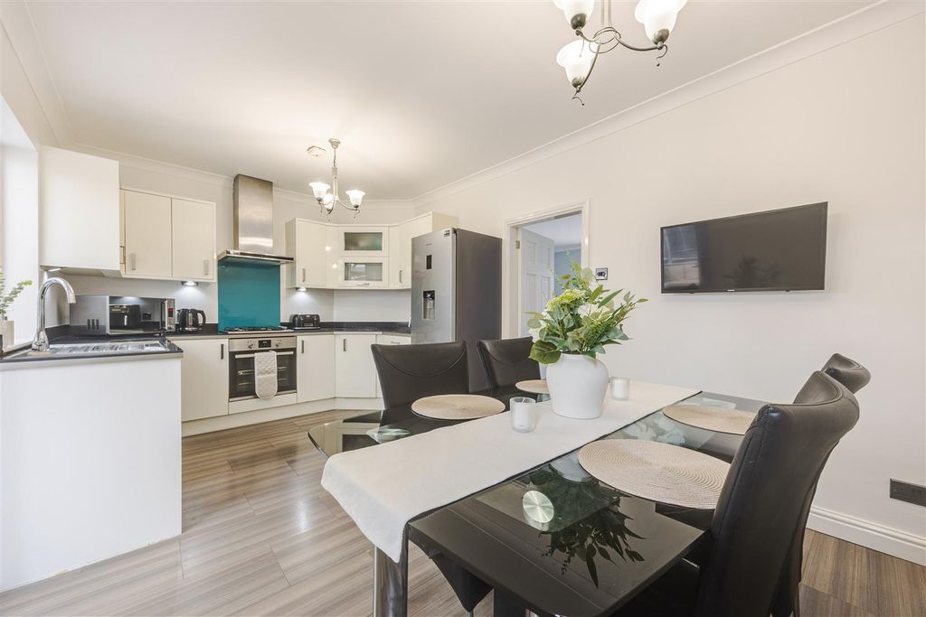 Property photo 2 of 17 Kitchen Diner