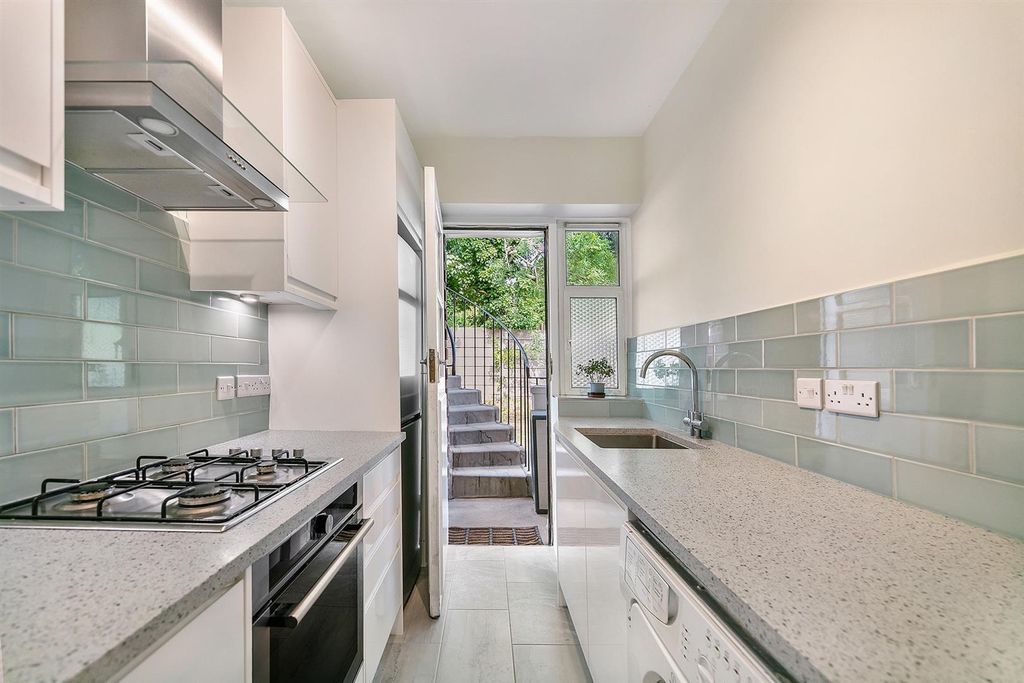 Property photo 2 of 18 5B725690-2Edd-4c90-B173-1Fddeb7ce805-2000.Jpg