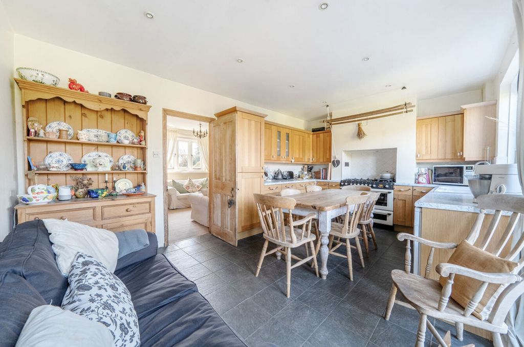 Property photo 2 of 34