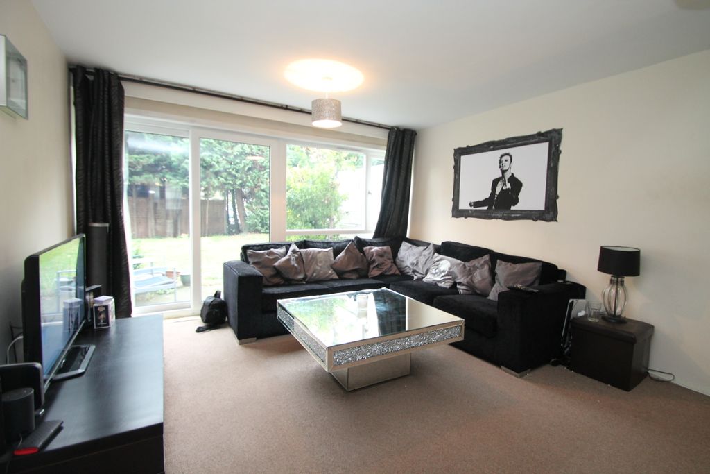 Property photo 2 of 11 Lounge