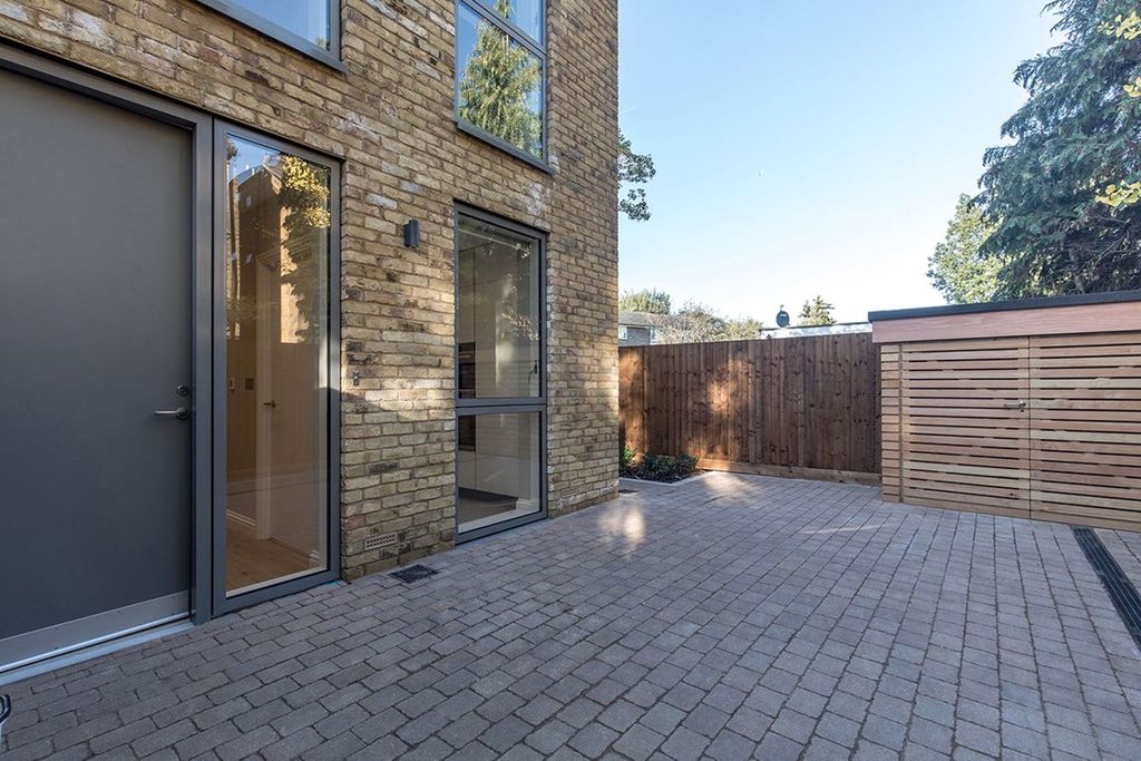 Property photo 1 of 32 Garden