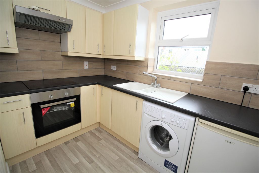 Property photo 2 of 6 Kitchen