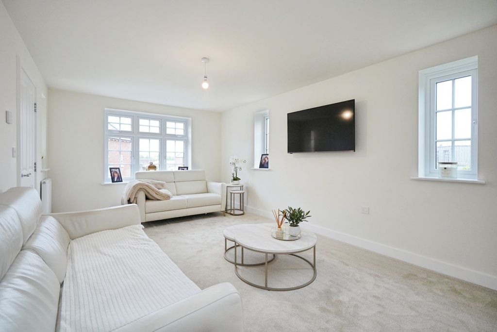 Property photo 2 of 36 Pbox-Img.Jpg