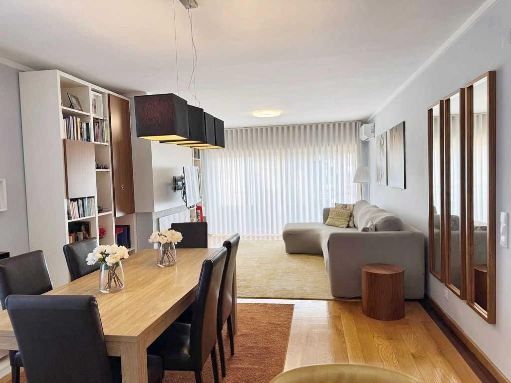 Property photo 1 of 46 T3+1 Penthouse In A Gated Community Next To Gaiashopping