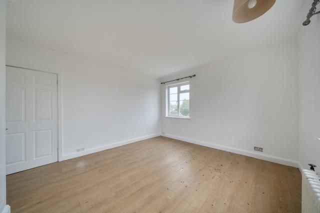 Property photo 2 of 8 Bedroom