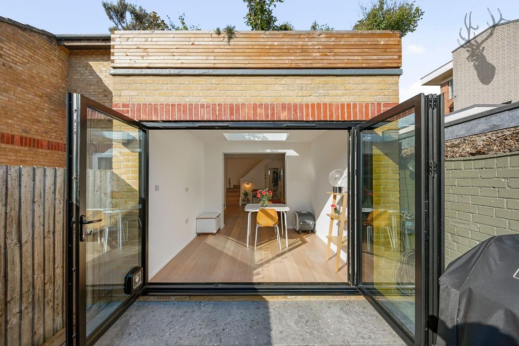 Property photo 3 of 33