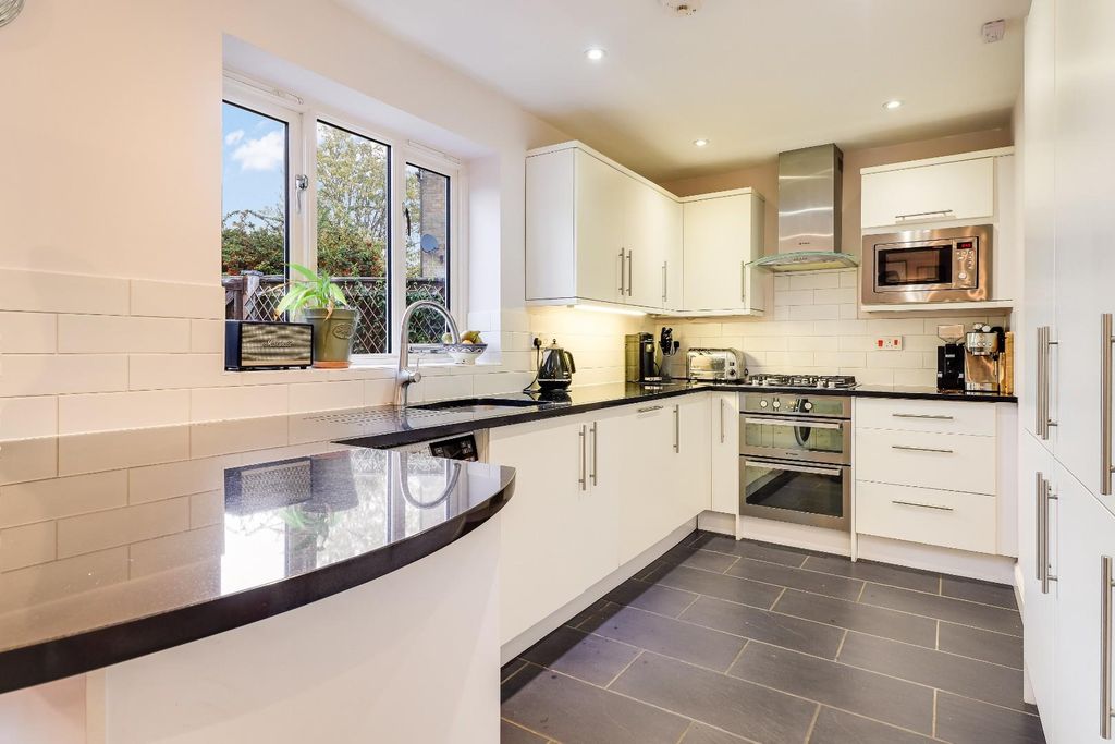 Property photo 3 of 18 Img (7) (1).Jpg