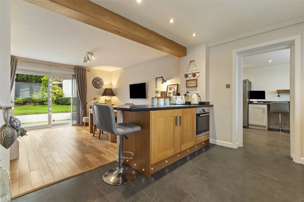 Property photo 3 of 33 Picture No. 11