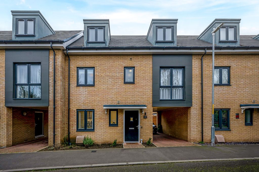 Property photo 1 of 17 4952300