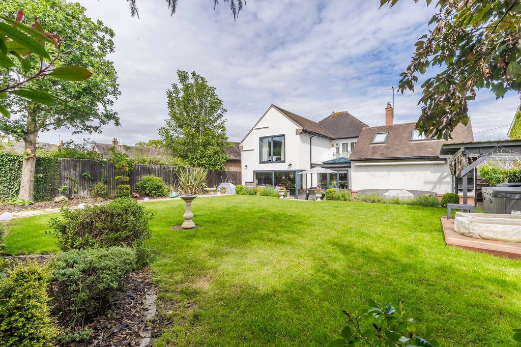 Property photo 2 of 37