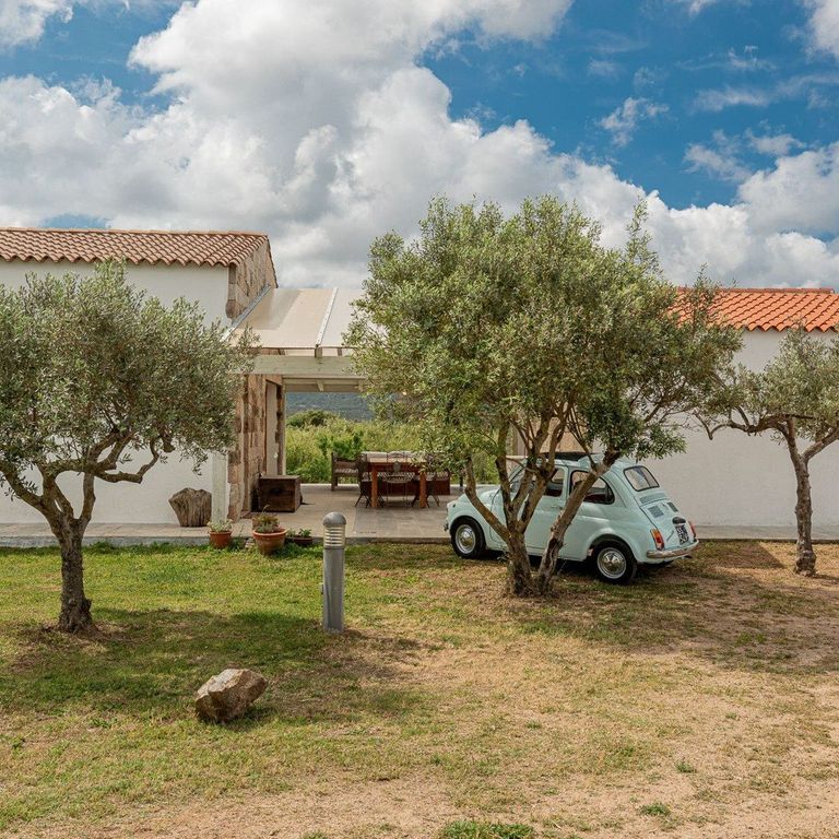 Property photo 2 of 25