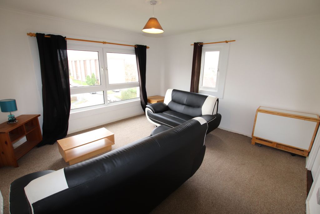 Property photo 3 of 6 Livingroom