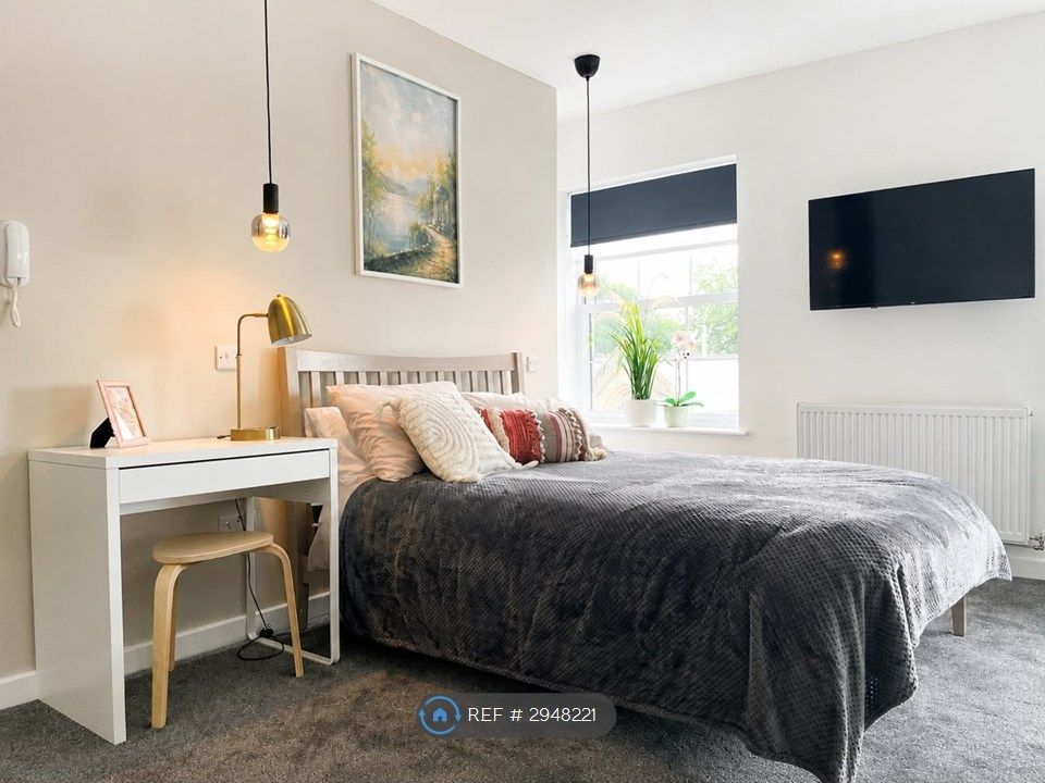 Property photo 1 of 17 Room 13