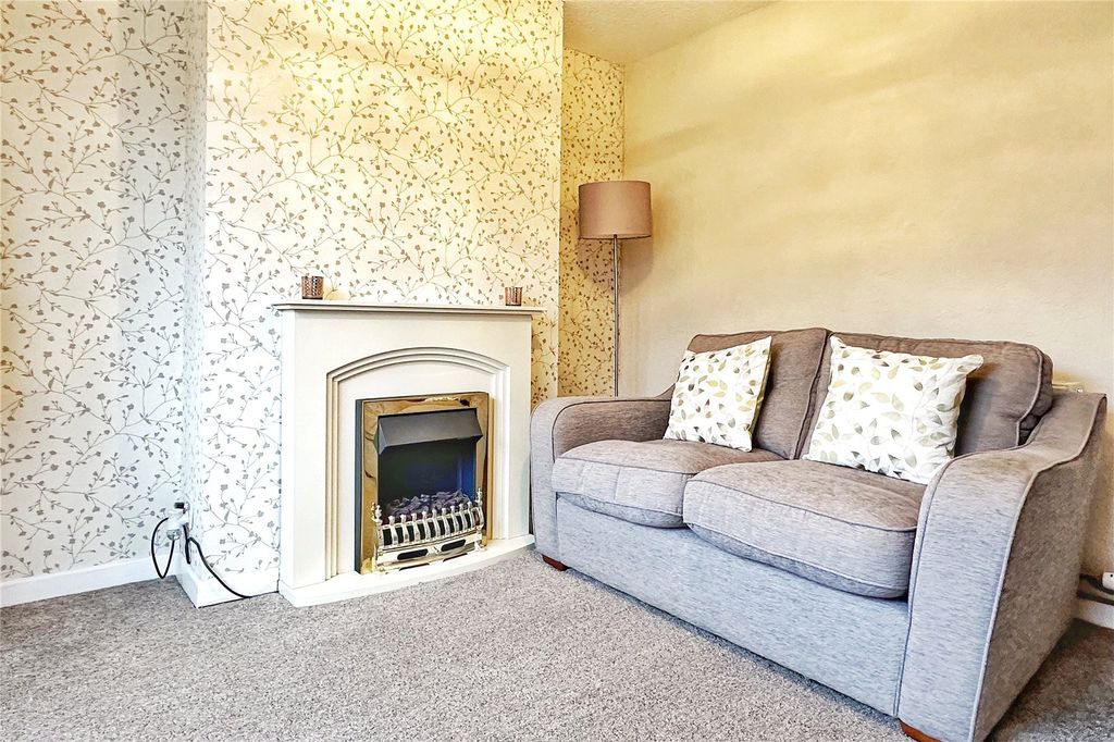 Property photo 3 of 18 Living Room