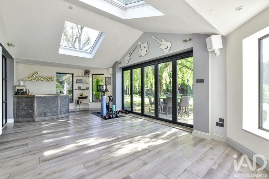 Property photo 2 of 40