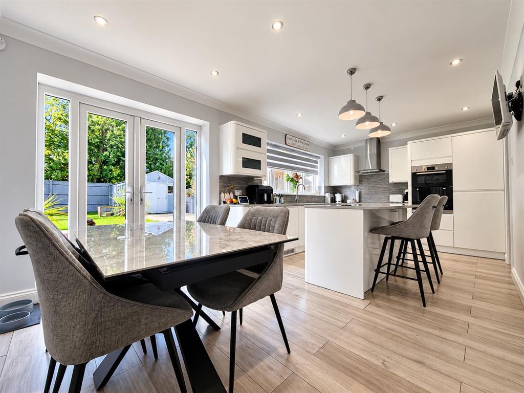Property photo 2 of 23 8583A0Bc-3F8F-429d-Be25-56308F5Eb23c.Png