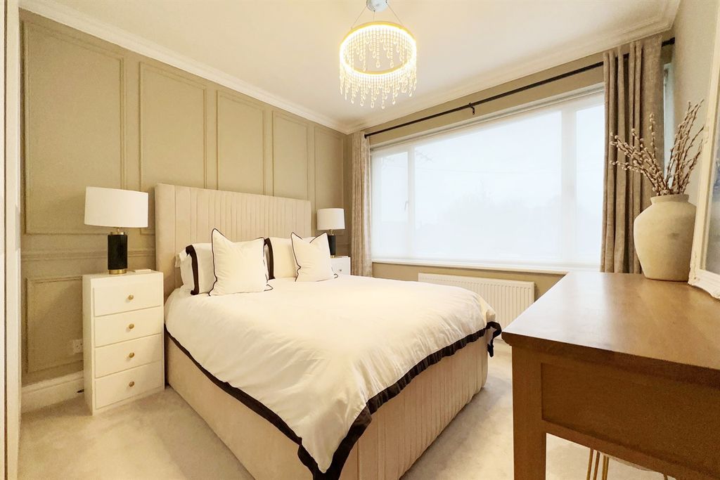 Property photo 3 of 21 Master Bedroom