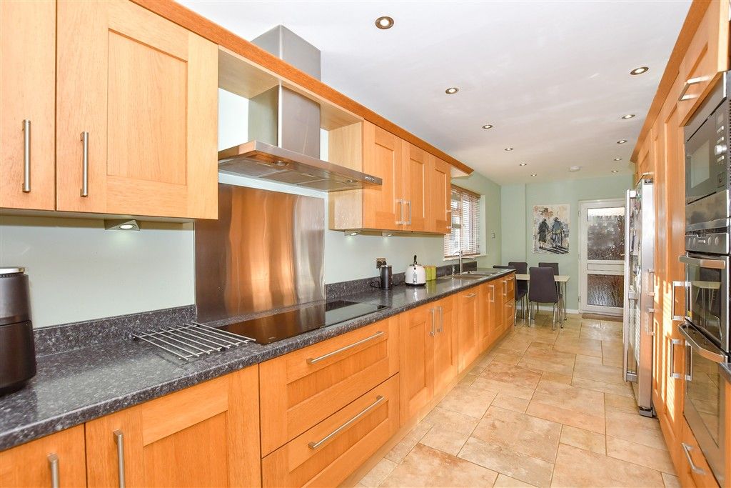 Property photo 3 of 20 Kitchen/Breakfast Room