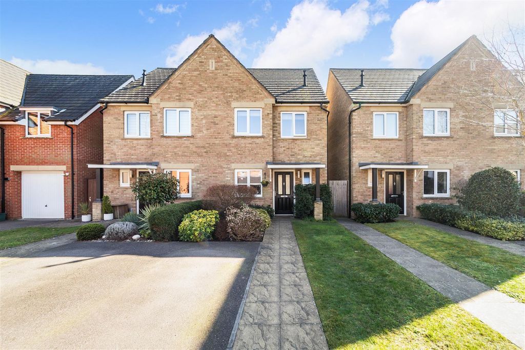 Property photo 1 of 14 Sherwood Way