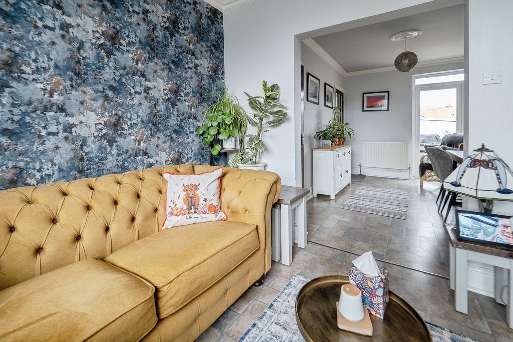 Property photo 2 of 15 Lounge/Dining Room