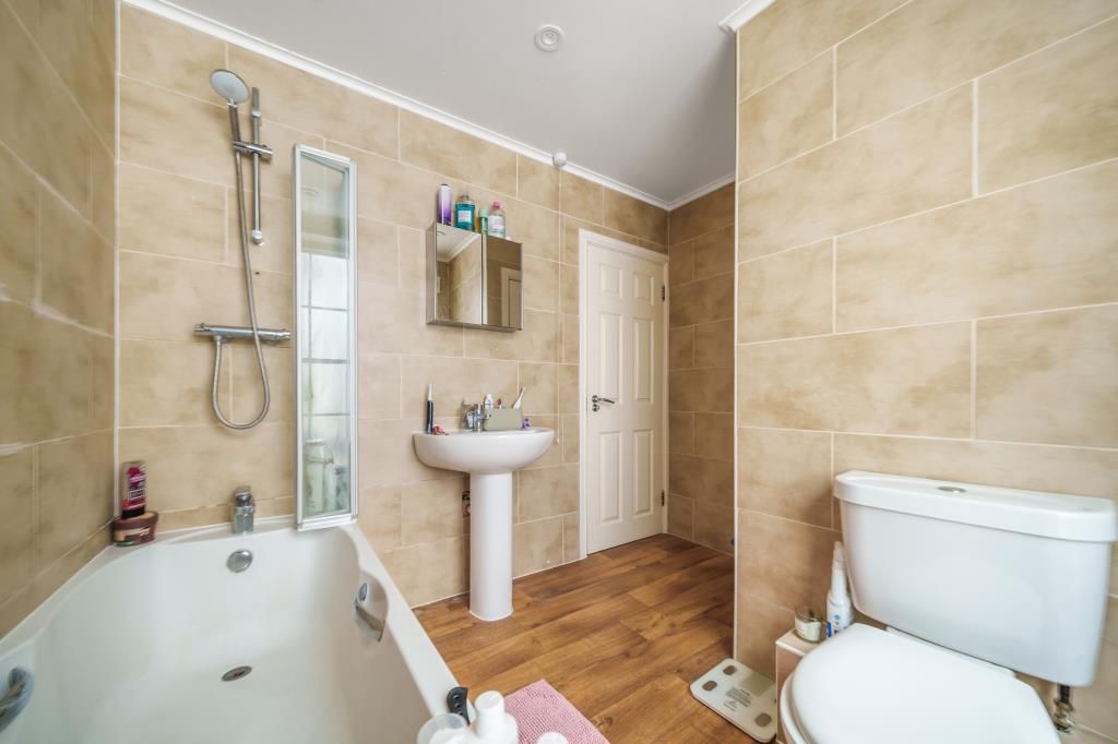 Property photo 2 of 9 Bathroom