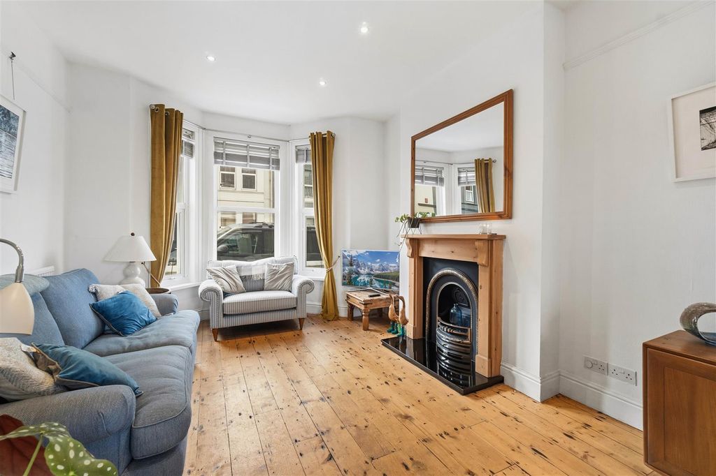 Property photo 2 of 10 Living Room