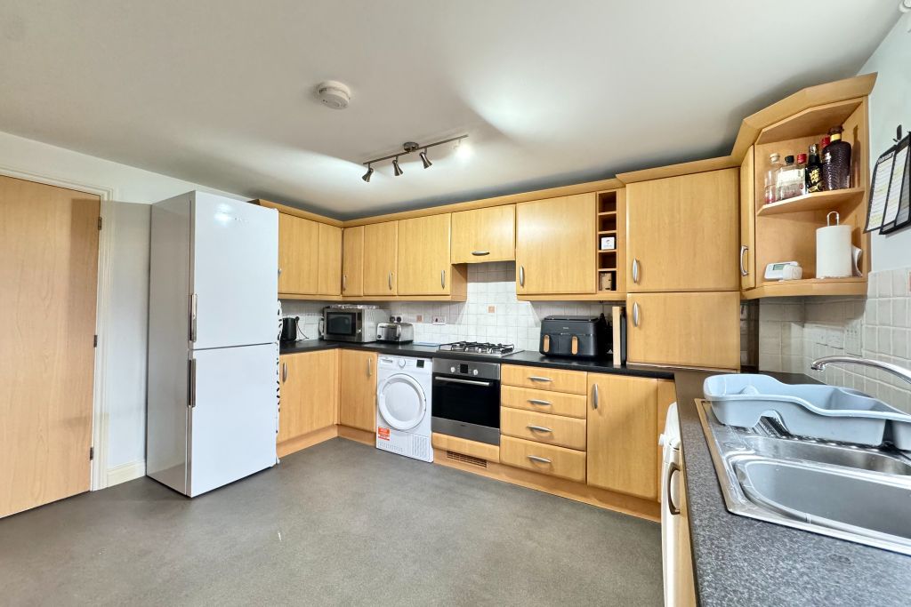 Property photo 3 of 12 Kitchen