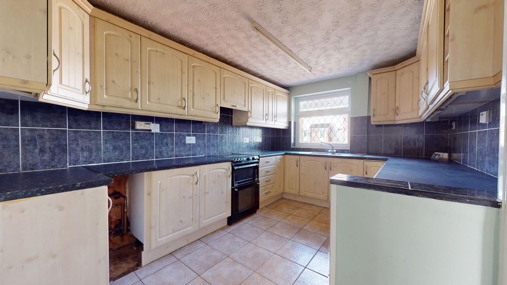 Property photo 2 of 17 4435544