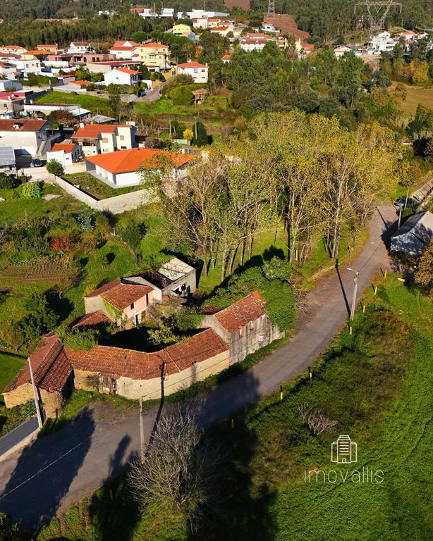 Property photo 1 of 10 Urban Plot With Ruin | Building Potential Up To 560 m² | Gandra, Paredes