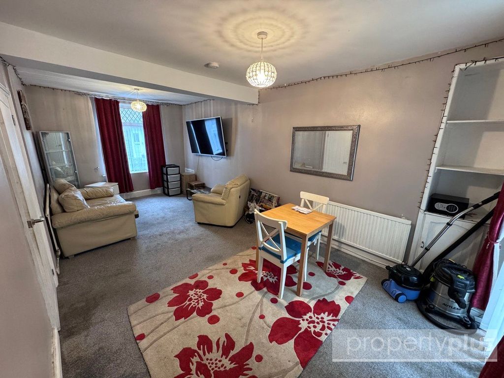 Property photo 3 of 10 Picture No. 06