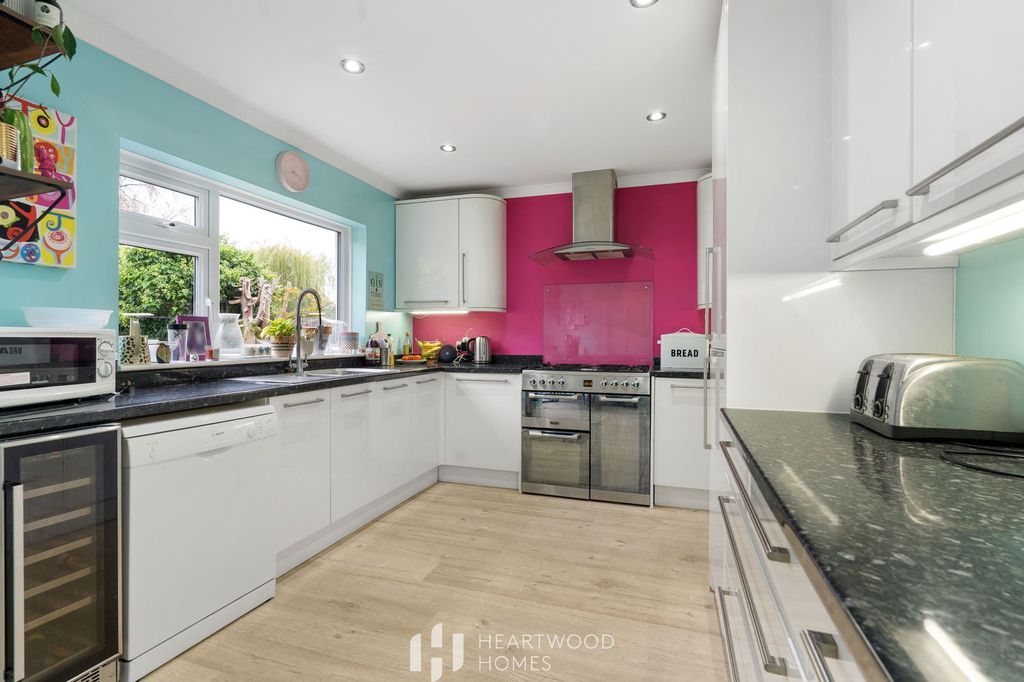 Property photo 2 of 24