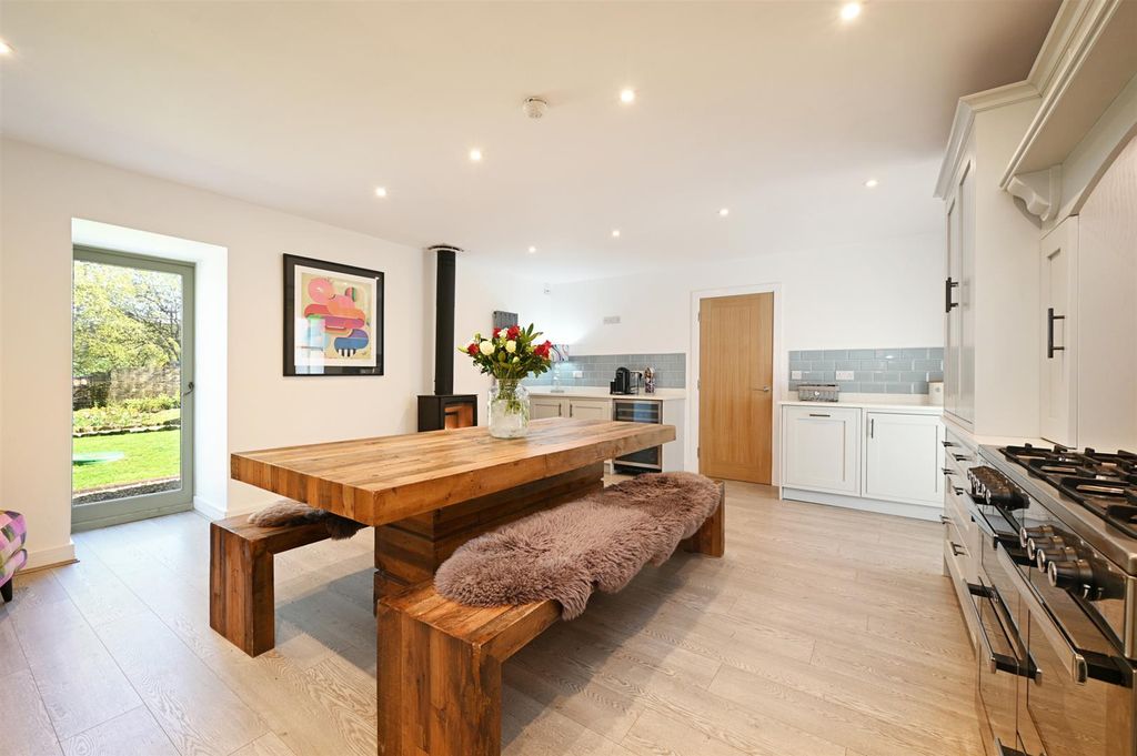 Property photo 1 of 36 Dining Kitchen