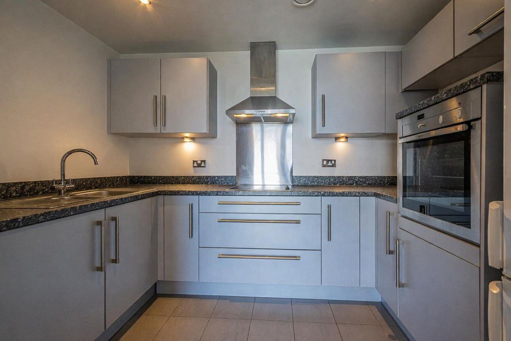 Property photo 3 of 9 Kitchen