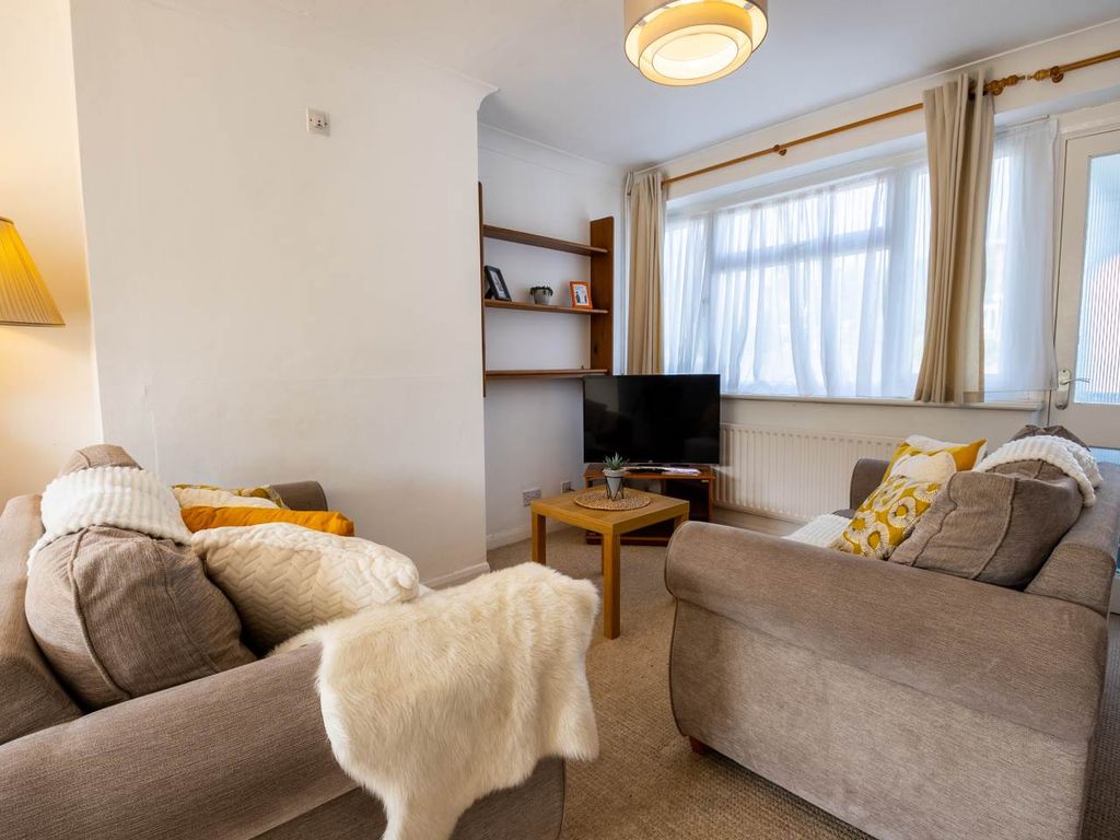 Property photo 3 of 16 114_Salisbury_Road_Canterbury-10