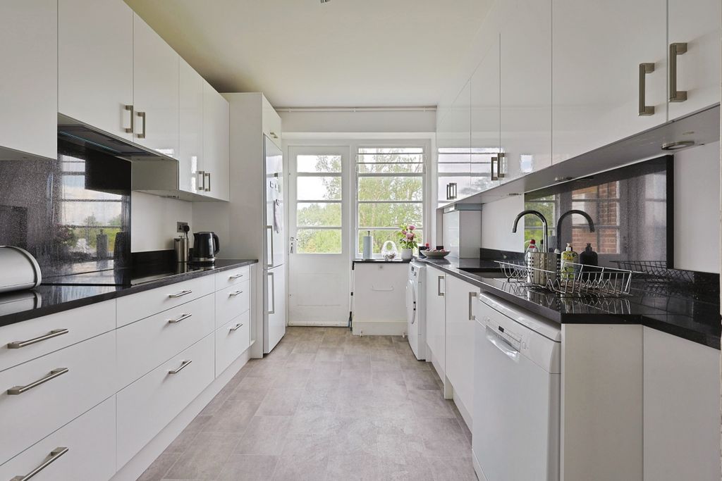 Property photo 3 of 17 F5B7Add0-3A54-F111-Bec7-7c1E5209d100