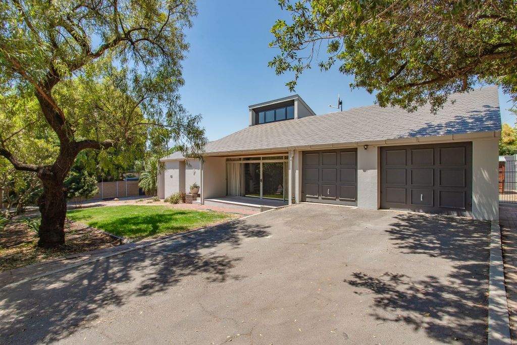 Property photo 1 of 28 Tk1723010