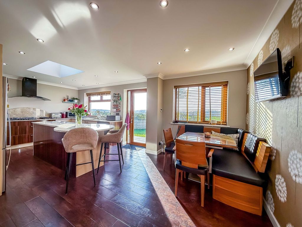 Property photo 2 of 27