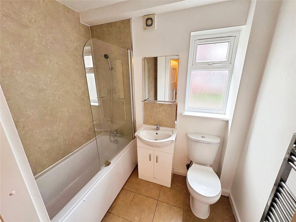 Property photo 3 of 8 Bathroom / W.C.