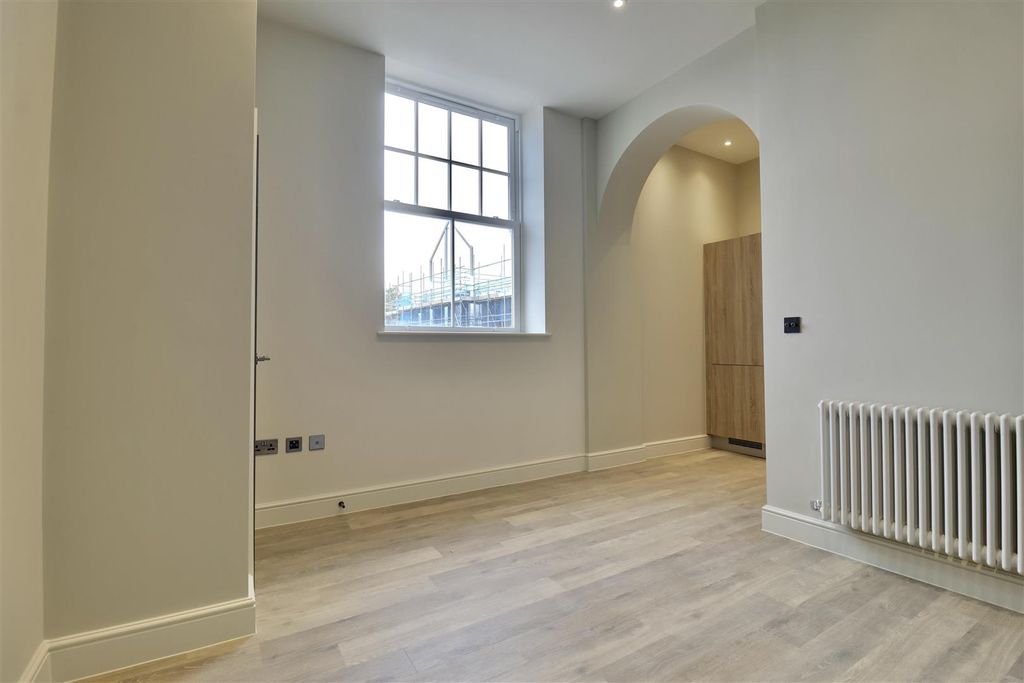 Property photo 2 of 11 60C69Afd-Cec5-4Df7-8Ae7-Ad0A6511Efbc_1_201_A.Jpeg