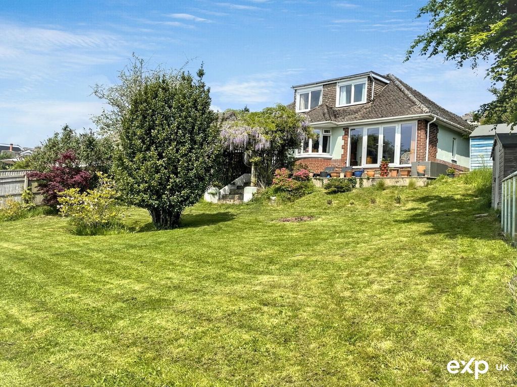 Property photo 1 of 32