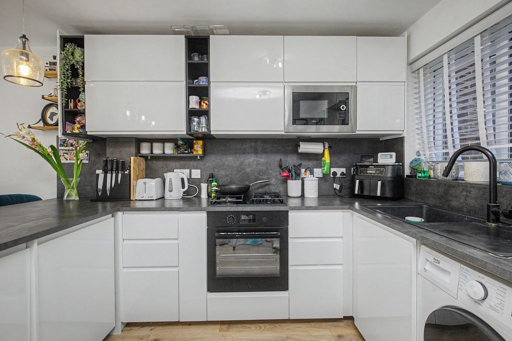 Property photo 2 of 15 Focused Kitchen Area