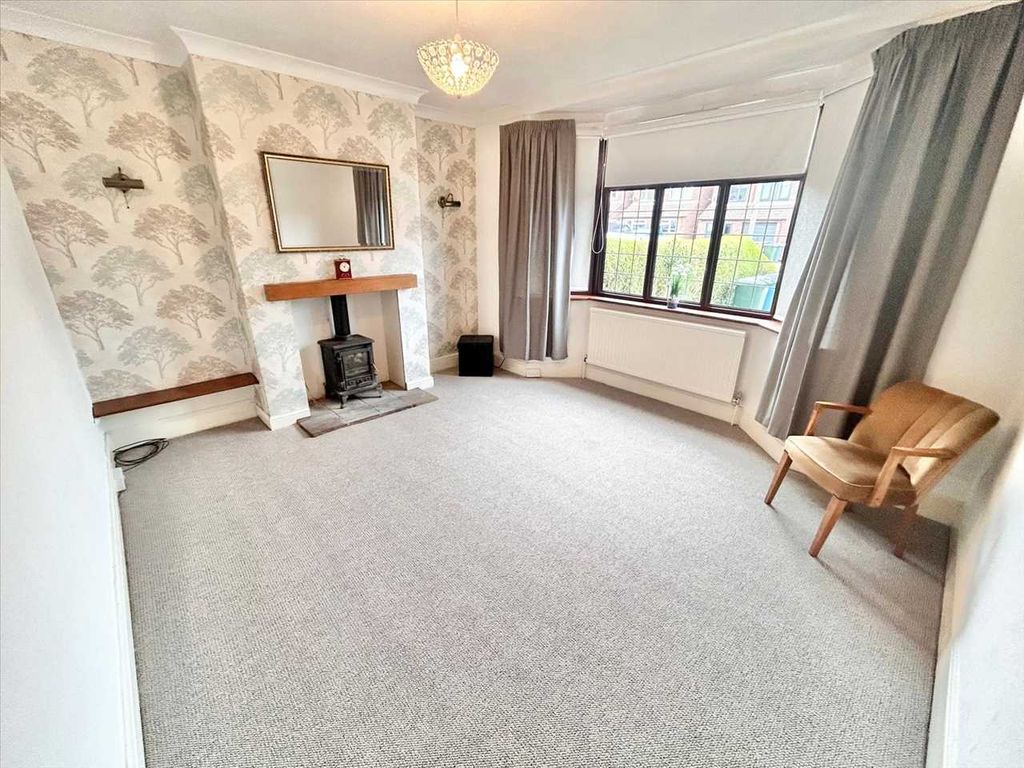 Property photo 3 of 28 Lounge