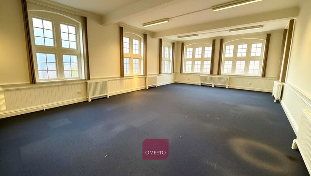 Property photo 1 of 7 Empty Room Using Ai