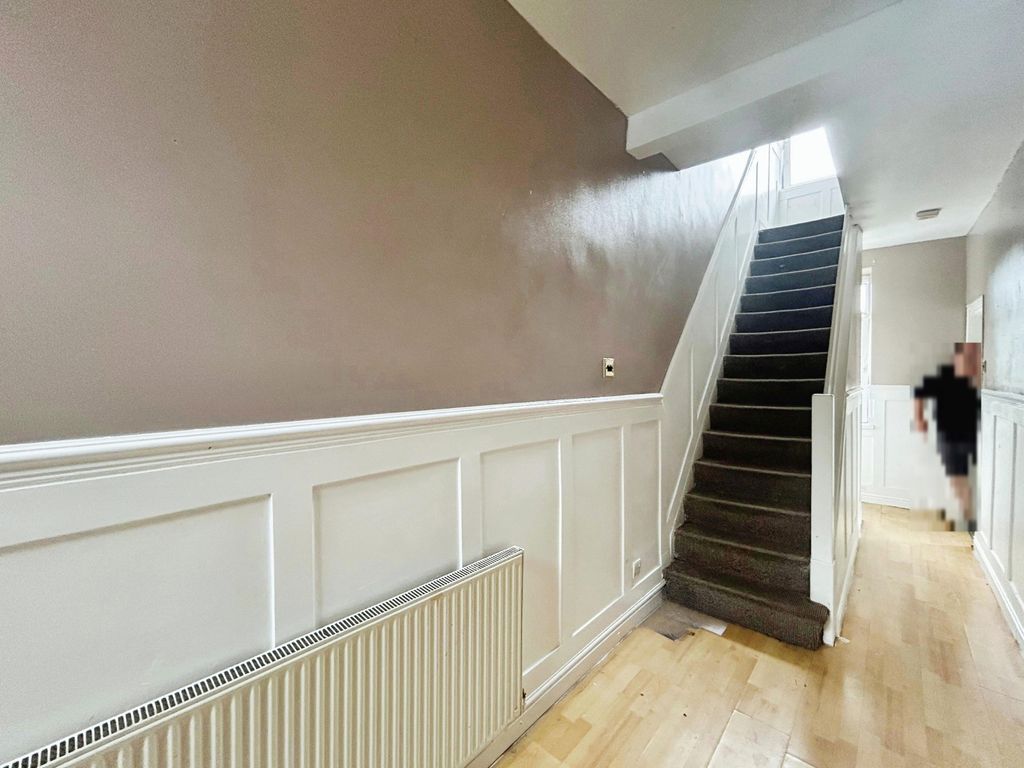 Property photo 3 of 9 Hallway