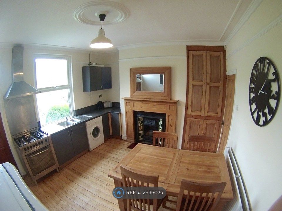 Property photo 1 of 9 Kitchen