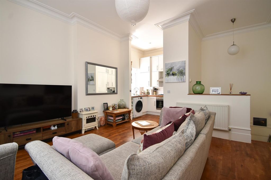 Property photo 3 of 16 Living Space